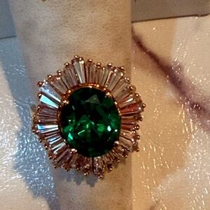 14k Gold baguette and green ring